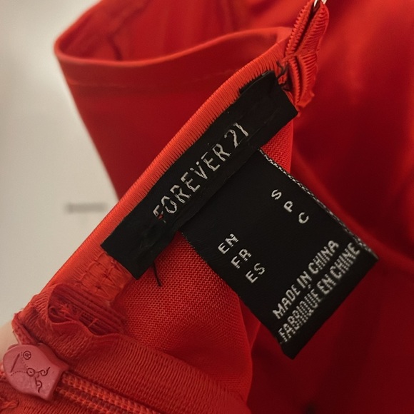 Red dress - Picture 3 of 3